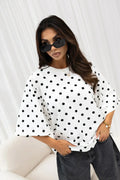 T-SHIRT BAWEŁNIANY O KROJU OVERSIZE W GROCHY BIAŁY